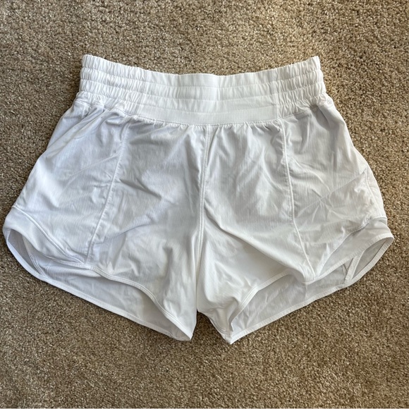 Lululemon High Rise Hotty Hot shorts size 6 white - Picture 1 of 3